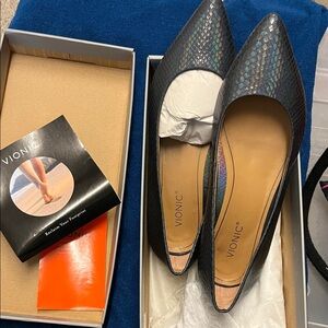 Vionic Women's Iridescent Snakeskin Heels